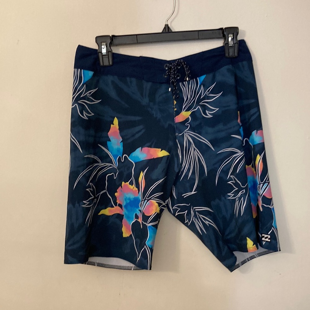 BillaBong Recycler Sundays/Airlite board shorts size 28